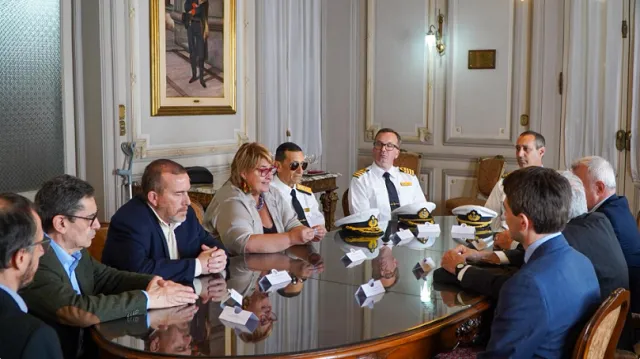 Firma de contrato para la adquisición de helicóptero AB412HP para la Armada Nacional