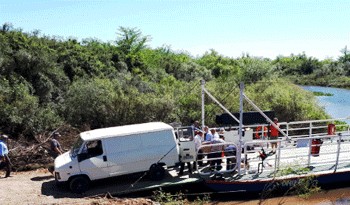 Quedó operativa la balsa para traslado de personas y vehículos sobre el arroyo Agua Sucia en Sarandí del Yí