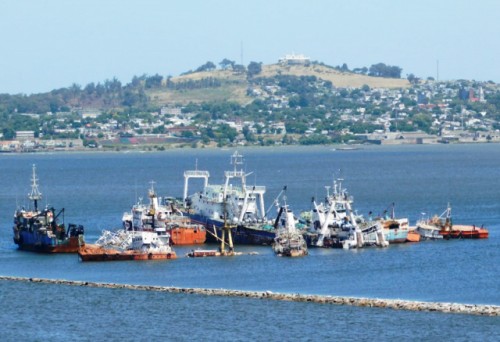 Administración de Puertos cedió espacio en Puntas de Sayago para desguace de 25 barcos abandonados