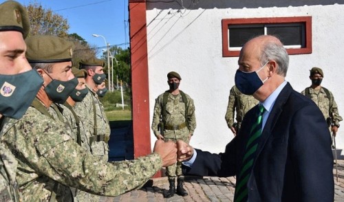 Ministro de Defensa visitó regimientos de caballería de Montevideo y Canelones