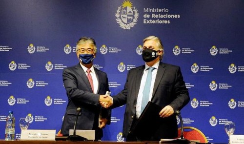 Uruguay y Japón firman convenio para incentivar la inversión bilateral