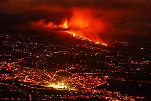 España: La lava del volcán de La Palma avanza a 700 metros por hora