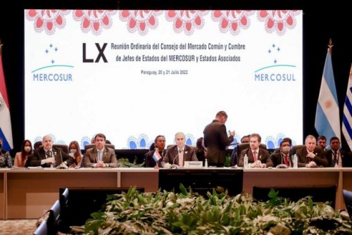 Mercosur acuerda una reducción del 10% de su arancel externo