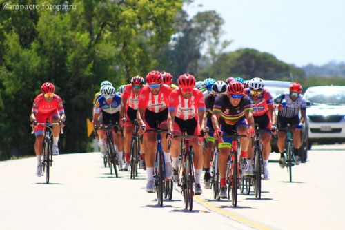 Leonel Rodríguez del Club Ciclista Cerro Largo ganó la quinta etapa de Rutas de América