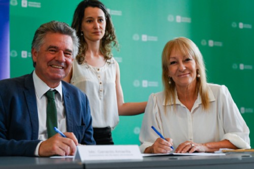 Firma de acuerdo para construir primera planta de procesamiento de residuos orgánicos en Montevideo