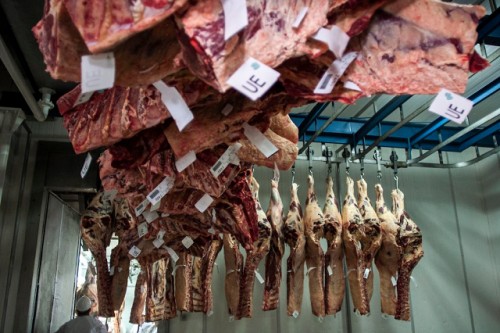 Ante paros en la industria de la carne, Federación Rural analiza pedir la esencialidad