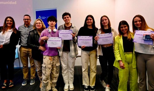 Estudiantes de secundaria fueron premiados en certamen que reconoce trayectoria de mujeres científicas